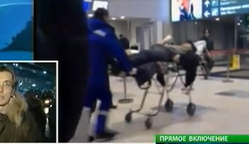 Терракт в Домодедово Россия Москва фото с пострадавшим