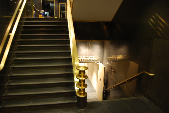 Один из выходов в метро с Rockefeller Center subway exit to metro Manhatta New York 2011 BRBNews