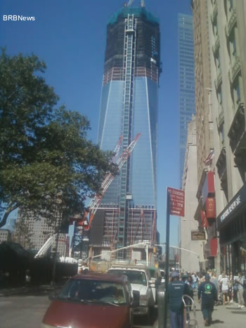 WTC New York August 30 2011 После урагана в Манхэттене стройка продолжается