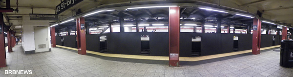 Платформа метро на 42 Стрит Брайант Парк Манхеттен Нью-Йорк 