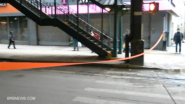 Полицейская лента перекрыла проезд транспорту по Брайтон Бич Авеню 31 октября 2012