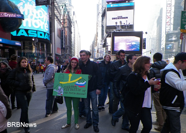 Марш Свободы   в поддержку демократии  в России Нью-Йорк декабрь 15 2012 Манхэттен Таймс Сквер