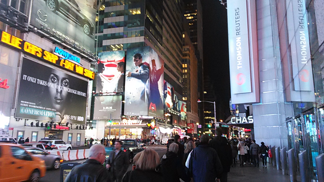 Фотография ночного Нью-Йорка Манхэттен США весна 2016 реклама