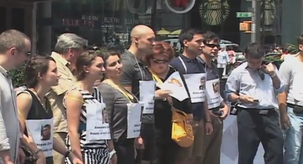 Пикет на Тайм Сквер в Нью-Йорке в поддержку прав человека в России