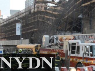 Упавшай постройка задела автобус в Нью-Йорке. Видео - building photo