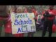 Нью-Йорк. Демонстранты требовали прав для  Charter schools - children and classroom image