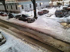Машины в снегу, Бруклин Нью-Йорк west 8 Street Brooklyn NY after snow storm